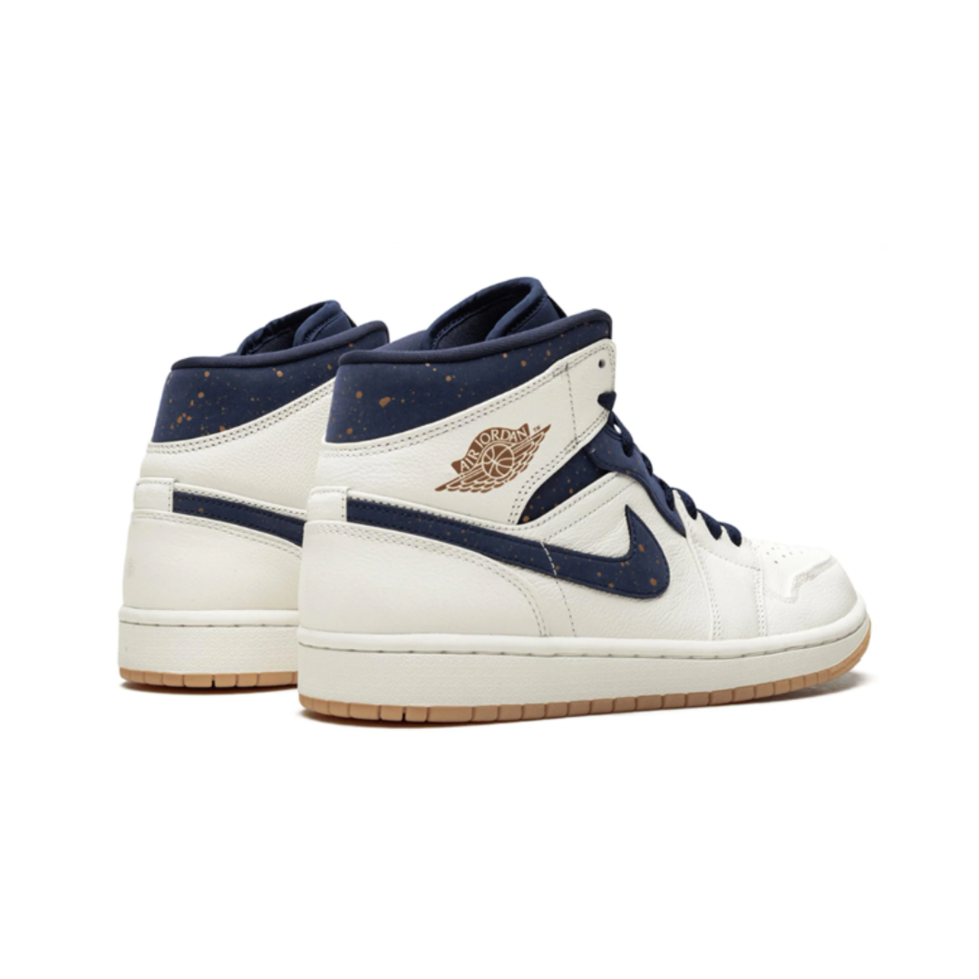 ⁦Jordan 1 Mid Jeter sneakers – גורדן 1⁩ – תמונה ⁦3⁩